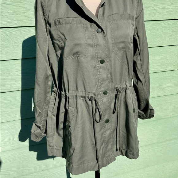 Modern Drawstring Utility Jacket - Picture 11 of 16